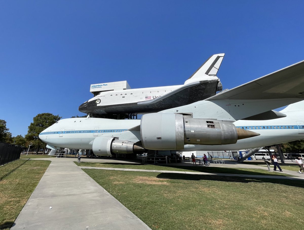 Othman_Al_Sawaf's tweet photo. Wonderful few days in ☀️Houston, attending #SOHO2023 and discussing MRD &amp; CLL. 

Also saw some rocket science - both at @MDAndersonNews with @NitinJainMD (thanks for showing me around!) and at the  NASA museum! https://t.co/yMtjPvQahX