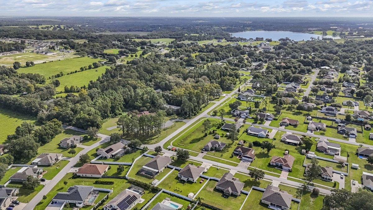 hommati163's tweet photo. 🏡 Beautiful home on .40-acre lot w/ upgraded arch entryways, spacious kitchen w/ granite, private primary suite w/ huge walk-in closet. 📍12425 Palm St, San Antonio FL
🔗 Virtual Tour: https://t.co/LRhIvgaXAh
🔗 Aerial Video: https://t.co/dpoVtedaqo
#SanAntonioHomes #RealEstate https://t.co/0XlbryKcS7