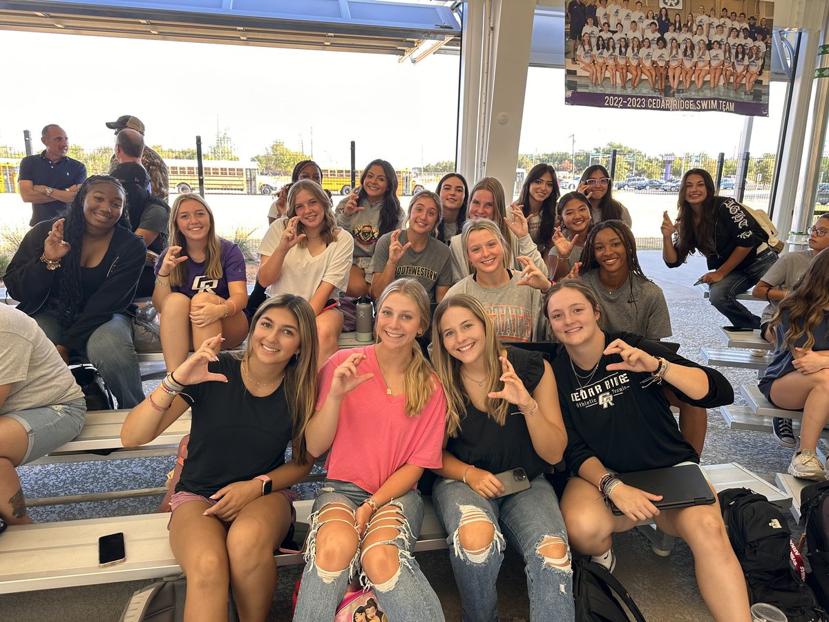 Showing our support for Cedar Ridge’s Water Polo  team this morning! #WeareCR 💜🖤@cedarridgewaterpolo