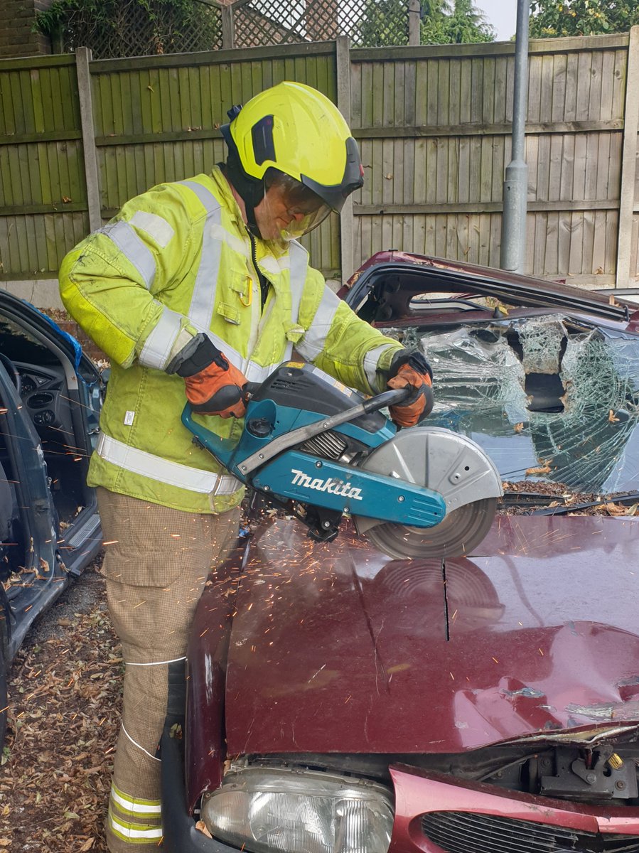 Road traffic collision training and equipment testing: The crew at Rickmansworth are pictured, working through various rescue techniques this afternoon to hone their skills. #rickyfire #rickytraining