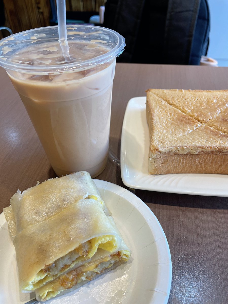 OSCARANCIS's tweet image. Potato cake cheese omelette and iced milk are the soul of breakfast 😋😋
