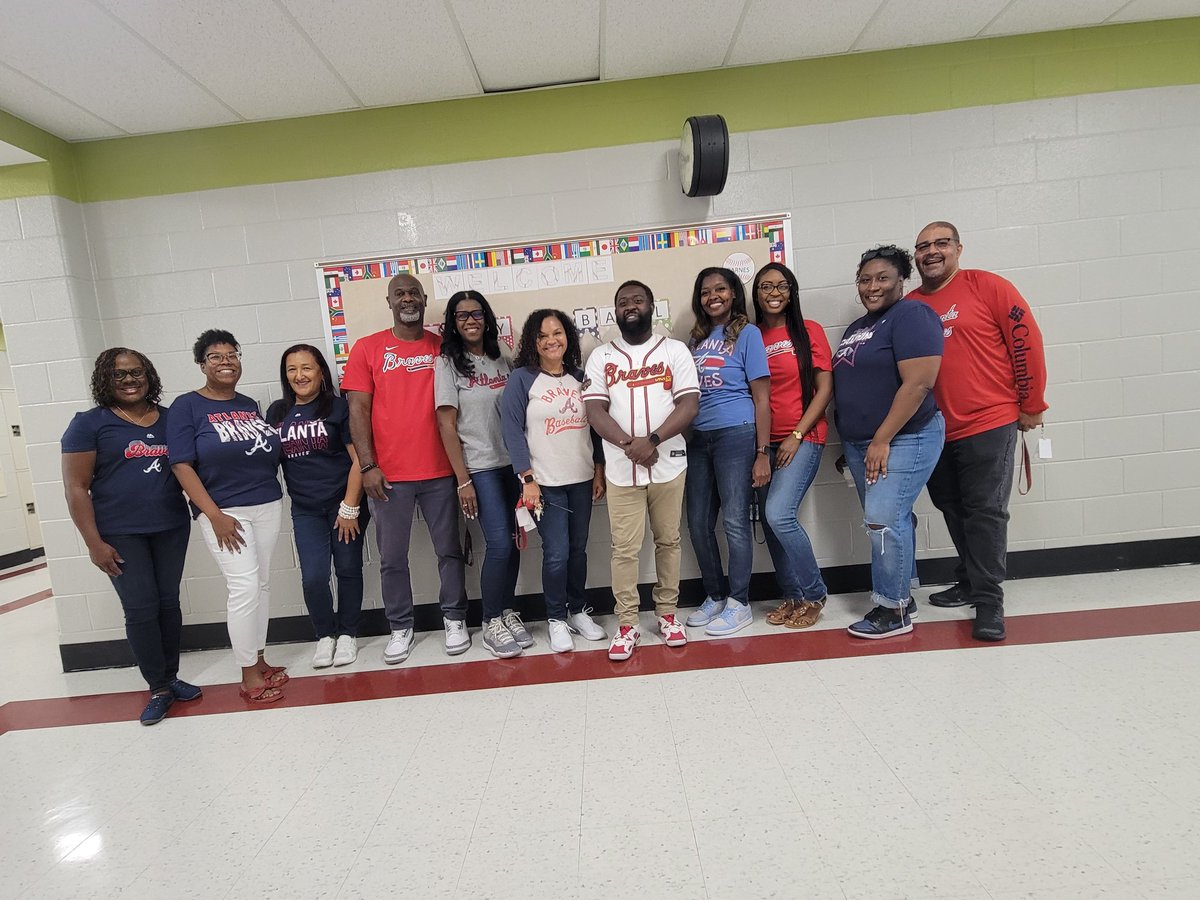 GuilloryTmg1368's tweet photo. Lindley Middle School Selected as the 2023-2024 Cobb Schools Hank Aaron All-Star School by the Atlanta Braves. https://t.co/DTUBok3q72