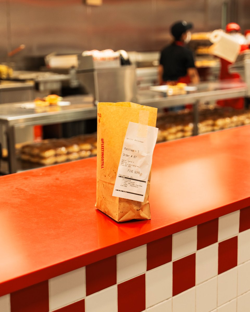 fleetingstill's tweet photo. first time trying out five guys / central, hk

📷 a7iii with tamron 28-75 https://t.co/Vaf5oFy86T