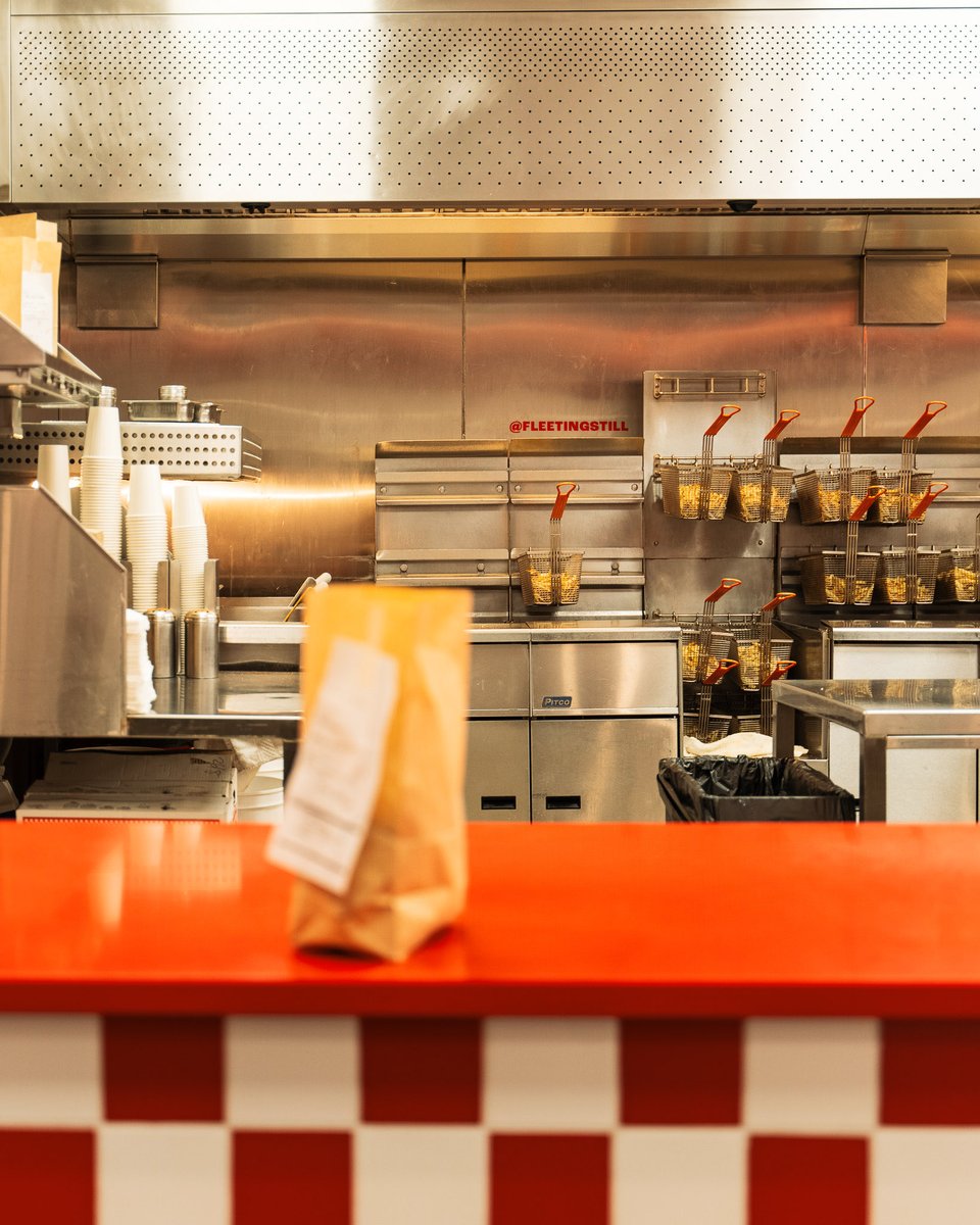 fleetingstill's tweet photo. first time trying out five guys / central, hk

📷 a7iii with tamron 28-75 https://t.co/Vaf5oFy86T