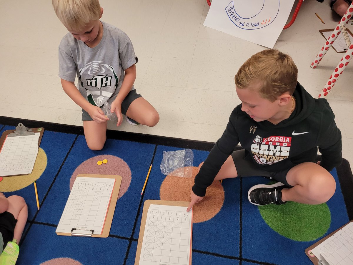 smith1st's tweet image. Shake those disks! We can make 8 in different ways! #mvesgainesville #firstgraderocks #EurekaMath