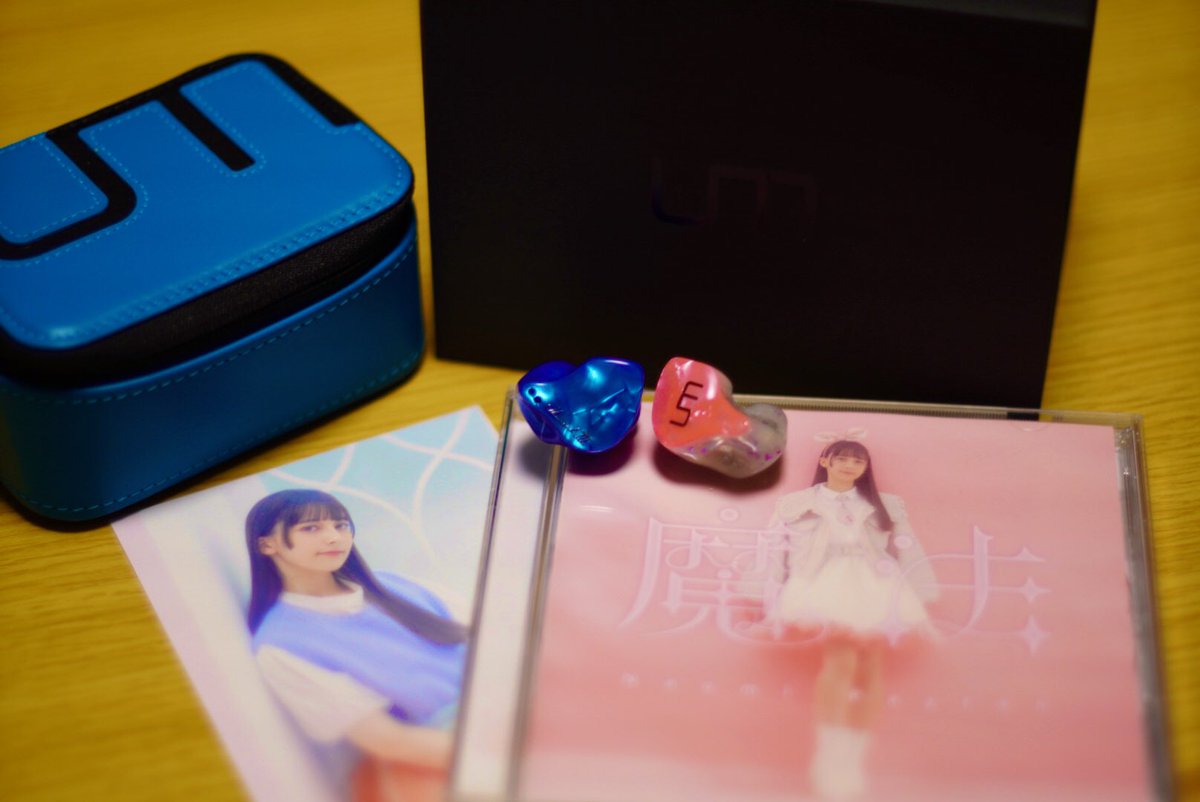 MAS9853's tweet photo. Unique Melody (ユニークメロディ)
MAVERICK III 着弾しました☺️
デザインに関しては"ペイトン尚未"さんの1st シングル「魔法」🌸より…
表題曲の"魔法" カップリング曲の"リコルド"をイメージしてオーダーしました。シェルとフェイスプレートが綺麗で浪漫てぃっくな音で非常に満足してます‼️💪 https://t.co/LoZ3g99cCS