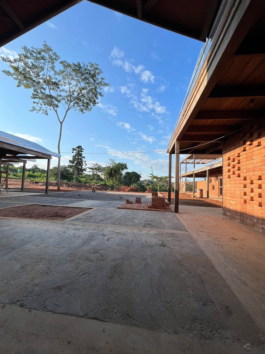 NazaretEcai's tweet photo. En ntra nueva escuela de Soa (Cameroun) #AfricanFlow ya vemos las primeras sonrisas! ¡Nazaret es pasión por educar en cualquier parte del mundo!
No puede haber mejor manera para conmemorar los 150 años de ntra Congregación #EnElCorazónDelMundo que estrenar misión! https://t.co/15mnPopzK5
