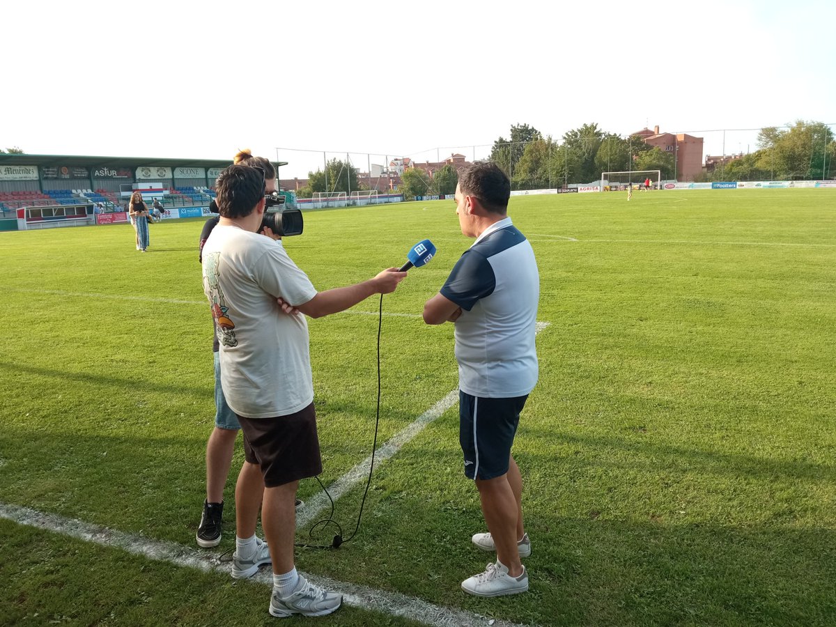 Condalclub's tweet photo. Final en La Cruz.
UC Ceares 2-1 #CondalClub
Derrota dolorosa en el descuento.
Se adelantó el Condal con gol de Rober en el 21. Empató el Ceares con un gol en propia puerta y en el min 93 consumaba la remontada con gol de Guerrero. Seguimos 💪
#PuxaCondal #PuxaNoreña https://t.co/SEPSg3NLJR