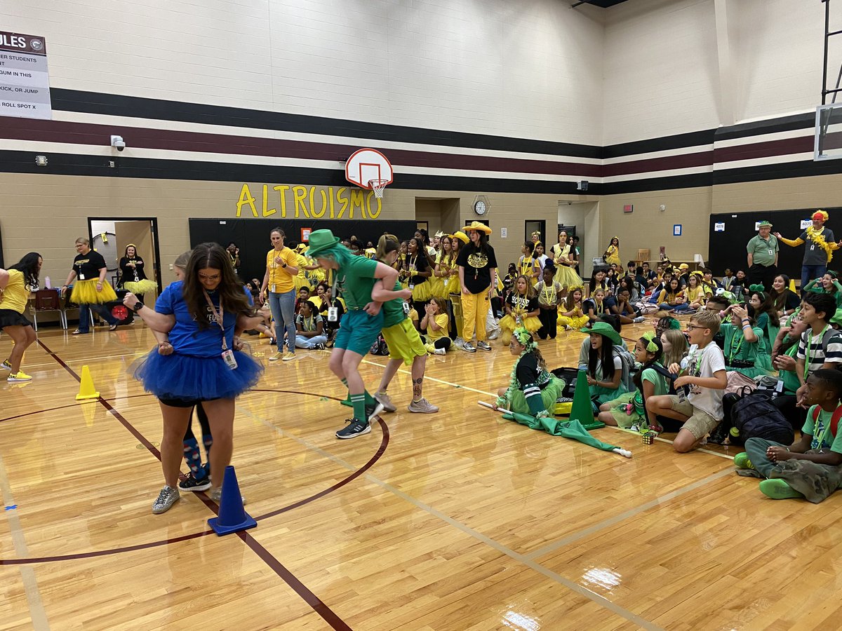 RyonMiddle's tweet photo. Our staffamily raced yams 🍠 to the finish line. Congrats, Reveur! We’ll be cheering on our Longhorns during lunch. #PRMSmagic https://t.co/g9S0MwkAK8
