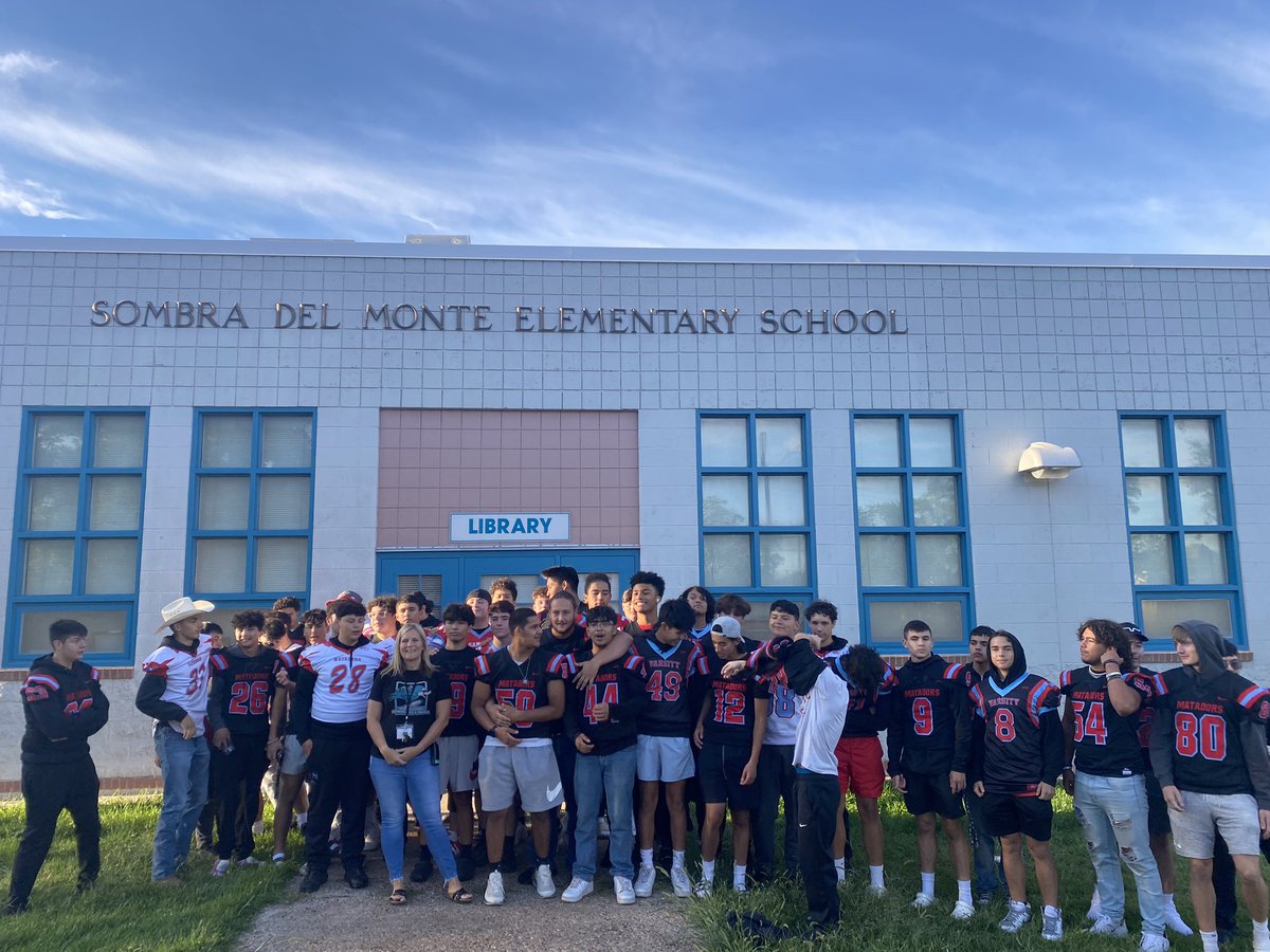 Matador day at Sombra!! Thank you <a href="/CoachAdcox/">Coach Adcox</a> and <a href="/SandiaMatadors/">Sandia Football</a> for spending time with your feeder school, we appreciate you! This is OUR community! #togetherwearebetter <a href="/MrsGonzales_SHS/">Mrs. Gonzales</a>
