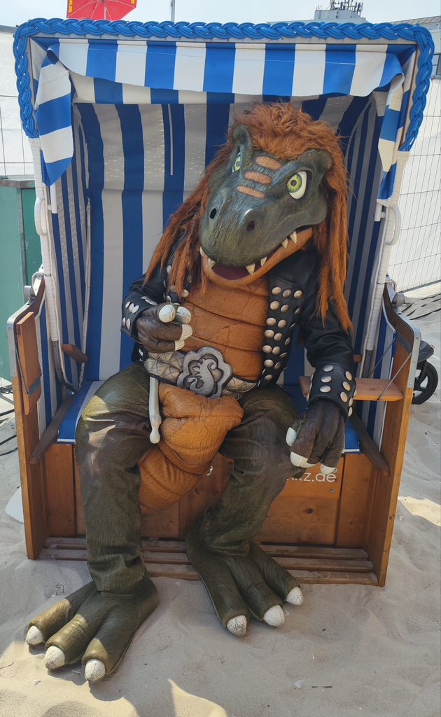 Hey Freunde, am Wochenende gibt’s wieder Dinopower noch und nöcher: und stehen zwei wunderbare Shows in Haus: 🦖💪

• 09.09. Hameln – Sumpfblume
• 10.09. Papenburg - Film &amp; Concert | Stadtpark Open Air

Wer ist dabei? 💚

 ➡️Tickets: heavysaurus.de/live  ⬅️