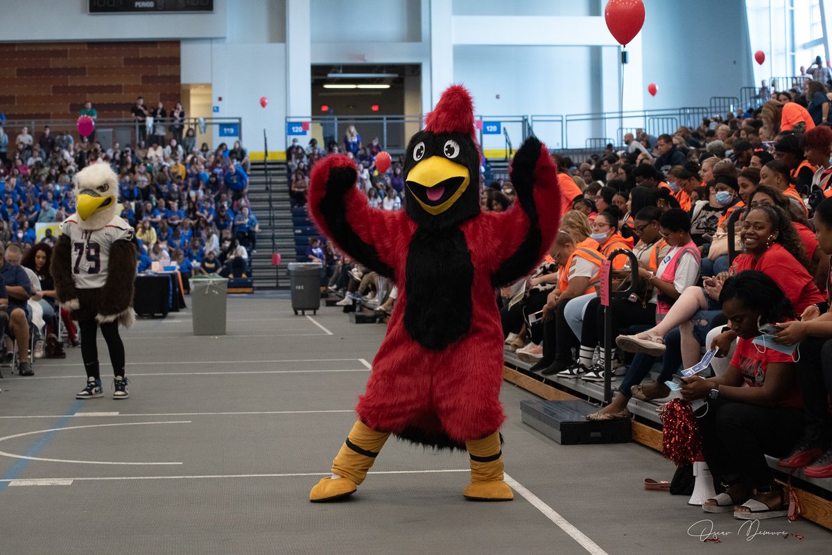 SyracuseSchools's tweet photo. To kick off the new school year, in late August, SCSD staff gathered at a Convocation to celebrate their #SCSDPride and renew their commitment to put Kids First, Period! 

Don't miss all our photos from the event: https://t.co/6DrHEPfAui https://t.co/MRHCtaSyto
