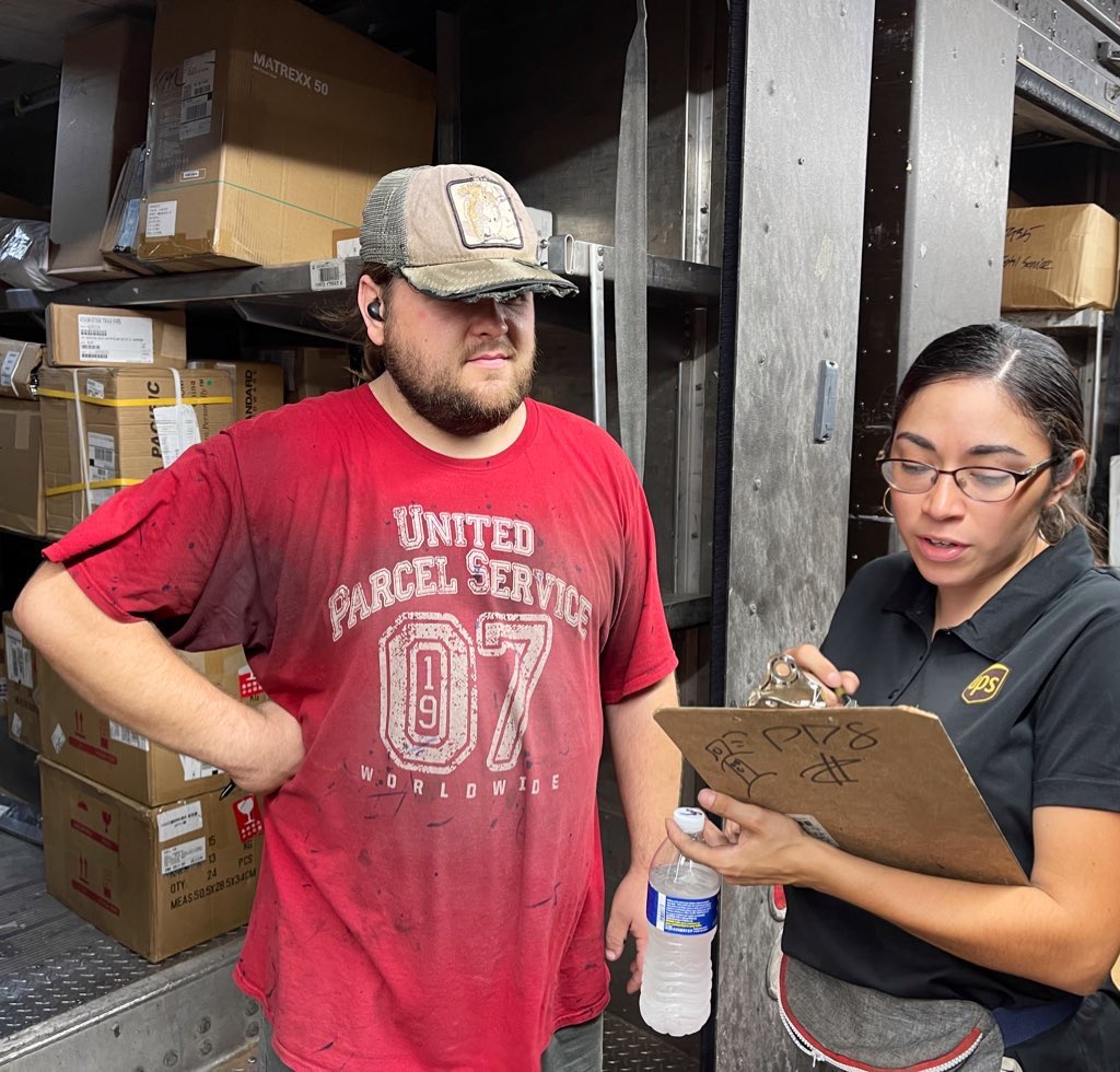 okc_preload's tweet photo. 🤩🤩 #OKC #Preload New PT Sup Sandra Martinez working with preloader Aaron getting that #ESTA certification Great job Sandra you’re well on your way making this Preload even better! #excellence #UPS #TeamSafety #TeamWellness #SupaStars #UPSers https://t.co/VDzHefOB2V