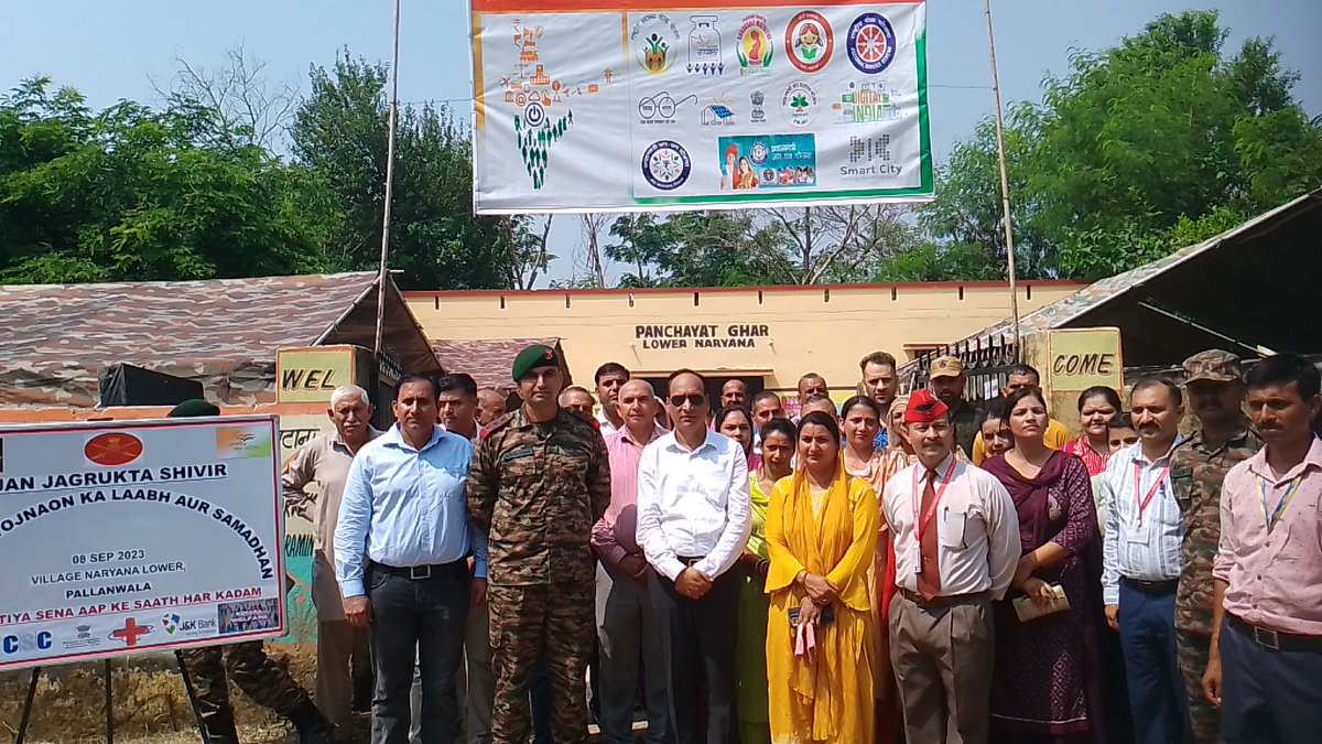 SPSINGH69794124's tweet photo. #Whiteknightcorps of Indian Army alongwith Civil Administration Khour organised a *mega awareness camp on govt welfare schemes* at border village Narayna in Pallanwala Sector, J&K.
#ADGPI
#Whiteknightcorps
#AKAM
#wecare
#DigitalJKweek https://t.co/DY58vvyS4d
