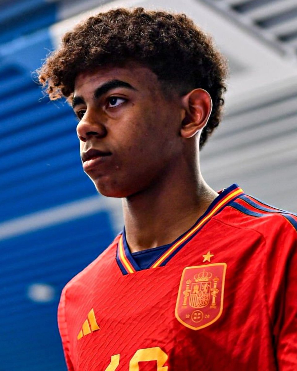 Aos 16 anos e 57 dias, o jovem Yamal marca o seu primeiro gol com a camisa principal da Espanha! 💎🇪🇸

📸 Divulgação