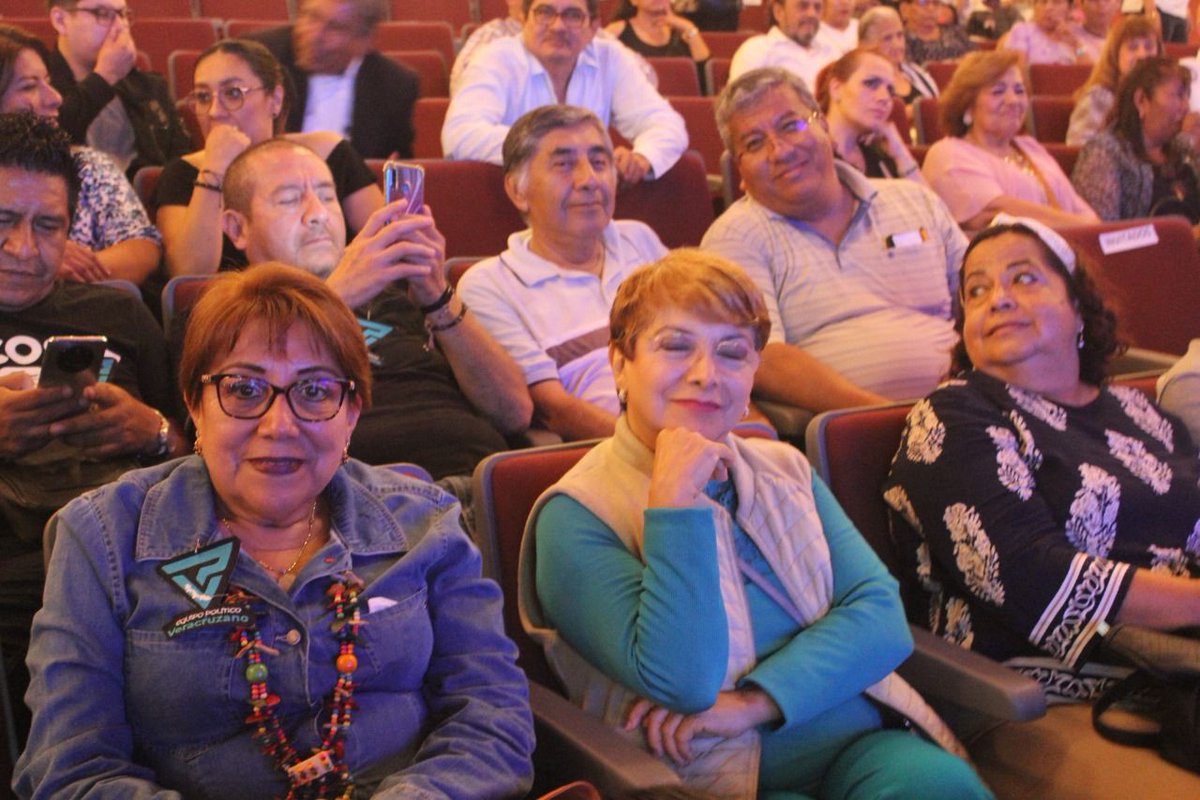 EquipoPolVer's tweet photo. Como parte de las actividades políticas continuas, se llevó a cabo la conferencia: “Maestros Líderes Transformando el Futuro”, impartida por Alberto Adán.

Gracias a todos los integrantes de esta agrupación política que hicieron posible la realización de este evento. https://t.co/JpOVFWyWRt
