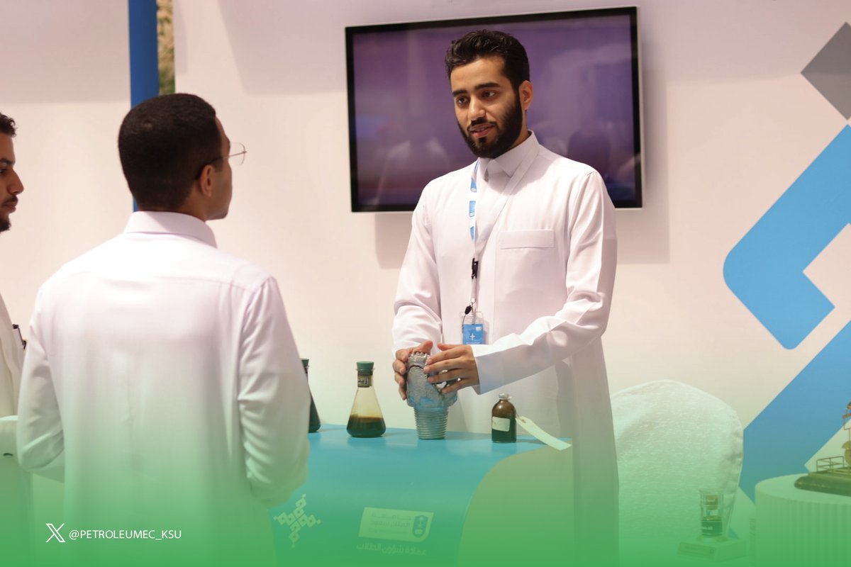 PEC_KSU's tweet photo. جانب من مشاركة نادي هندسة البترول في المعرض التعريفي بالخدمات الطلابية والذي نظمته #عمادة_شؤون_الطلاب في البهو الرئيسي، و قدمنا من خلال المعرض التعريف بالتخصص وابرز فعاليات وبرامج النادي.
متطلعين لبداية فصل جديد مليئ بالنجاح والانجازات. https://t.co/KbciWJbWYi