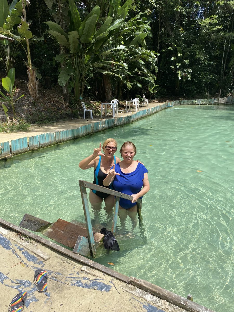 Até na Lagoa Azul do Refúgio, em Igarapé Açu, interior do Pará , eu fiz e faço o L. Mas é porque aqui, no meio da mata, eu sou feliz!