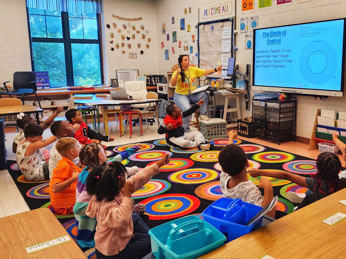 Unpacking learning targets with students is key in making them leaders of their own learning. These students at @rcsdnys School 45 are setting up their imaginary bows and arrows to shoot at the learning target for their morning lesson  🏹 😜 #ONERCSD