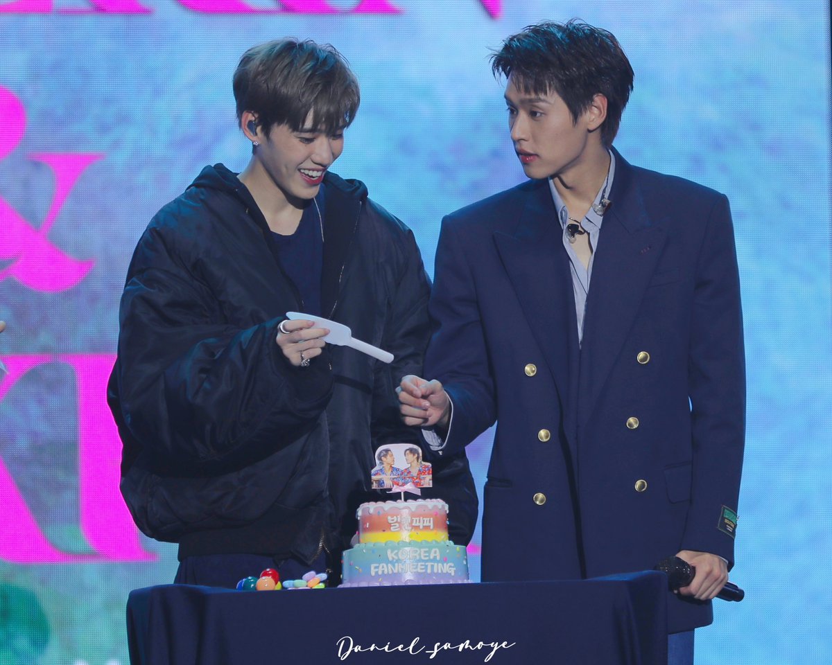 Daniel_samoye's tweet photo. 230908 BKPP SEOUL FANMEETING

Cake 🎂 with a naughty puppy

#BKPP_AsiaFM_SEOUL
#BKPP_AsiaFanMeeting2023
#PPKritt #Bbillkin https://t.co/D4djI9gRty