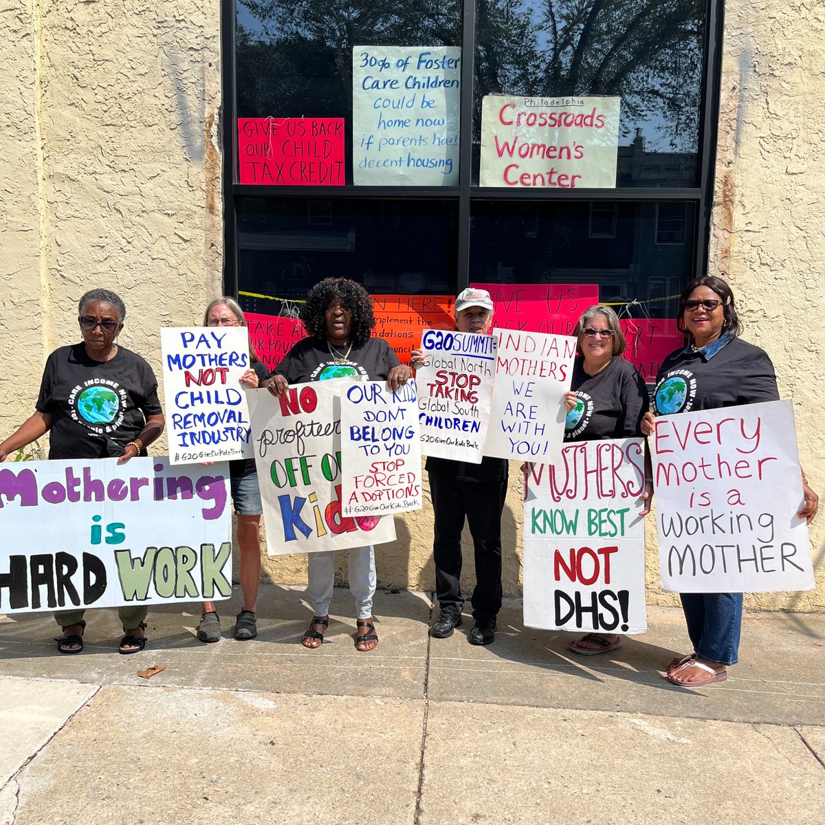 womenstrike_us's tweet photo. Mothers in Philadelphia stand with Mothers in India. 
#G20GiveOurKidsBack ⁦ @thinkfirstindia https://t.co/AH2v00BCVj