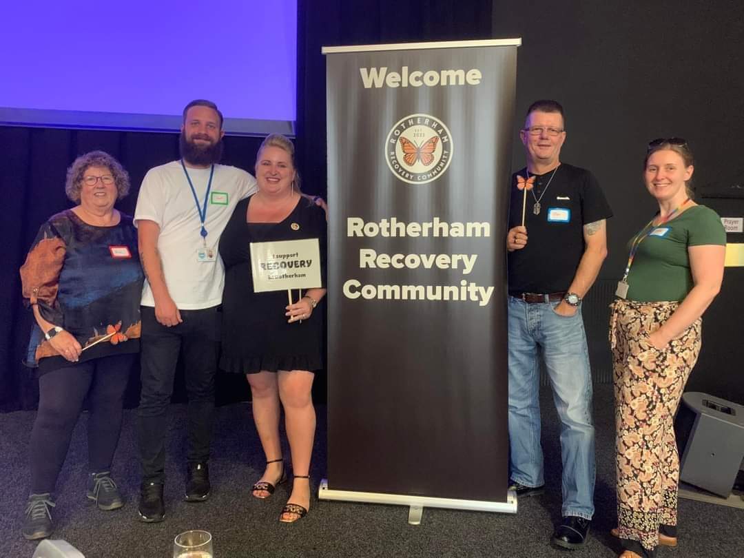 SamSmit46674505's tweet photo. My people, my champions 🏆
Surround yourself with those who believe in you,
Who care about the things you care about,
and are working on being the best version of themselves.
#recoverycommunity #ROTHERHAMRECOVERY #S62CTR https://t.co/8OfN5E3jia