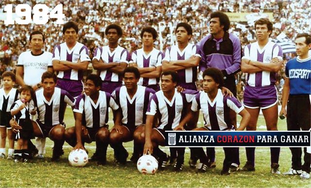 Republica_AL's tweet photo. @JohnDarkFoX @ClubALoficial Las camisetas moradas desde 1971 han sido siempre iguales a la primera equipación, pero en color morado. La costumbre de cambiar el modelo se ha dado recién en los últimos 8 años. https://t.co/phfcmks2Q6