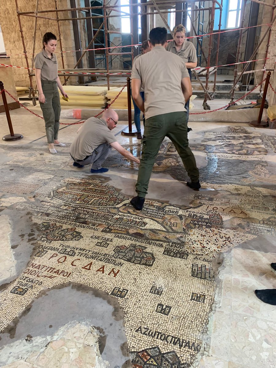 Cleaning and Making a SFM of the so called „Madaba Map“ Mosaik in Jordan (Madaba) 🧹✨
@KlassArchWien  #madabamap #jordan #mosaic #sfm #metashape #archaeologist #lateantiquity