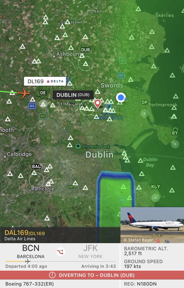 Shauns_Aviation's tweet photo. Aircraft is next to land
#emergency #DublinAirport #aviation #avgeek #Planes #dublin #dal169 #DL169 https://t.co/YBevPKhSce