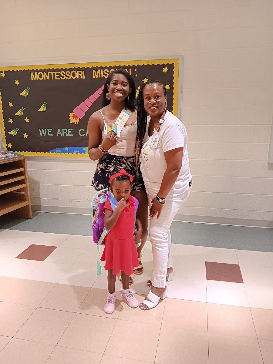 DrPFord's tweet photo. Congratulations to Ms. Buchanan for being the ⁦@TLM_HP⁩ Open House Parent Session Raffle Giveaway Winner! Thanks to all our TLM families that attended the sessions with Dr. Ford and Mrs. Bryant! #BetterTogether #WeAreCape-Able https://t.co/92HRxkcVPh