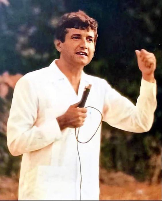 AnahdelaVega1's tweet photo. 🧐¿Eres seguidor de AMLO?
🤨¿Eres 4T de corazón?

Si la respuesta es SÍ❤️🫶

 🇲🇽Hagamos esta COMUNIDAD MÁS GRANDE ❤️❤️❤️

👉 Sígueme y te sigo

#AMLOLujoDePresidente https://t.co/Ckk70cTiNf