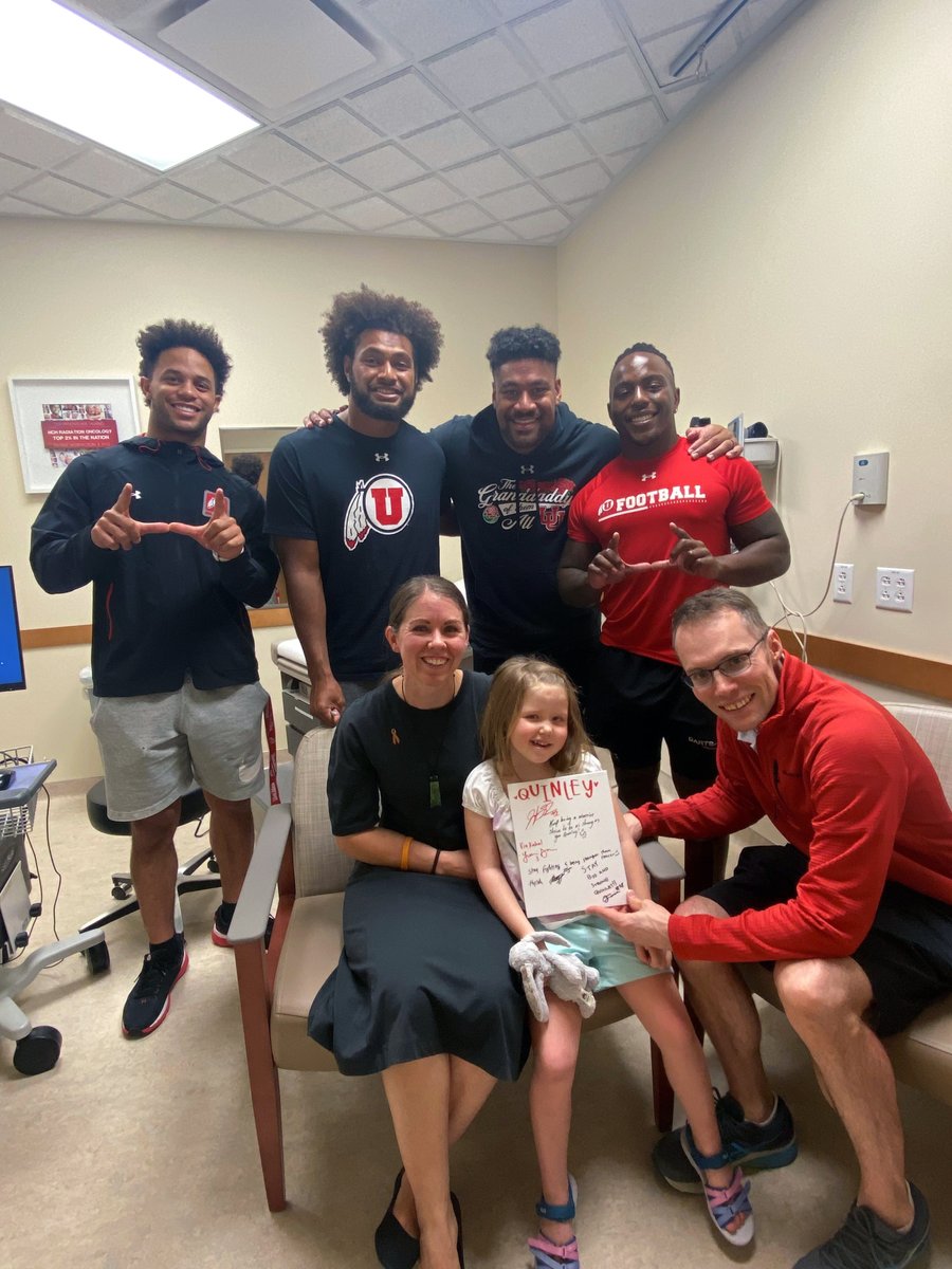 Our pediatric patients had some special visitors this week—members of @uutah football and basketball teams stopped by radiation to spend some time. Our patients, their families, and our staff loved having them here! @Utah_Football @UtahMBB @utahathletics