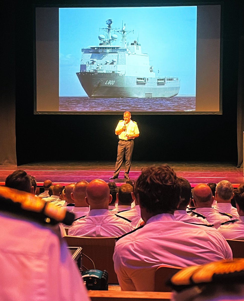 admiraalTas's tweet photo. Gisteren gesproken op de jaardag voor officieren operationele dienst en van het @korpsmariniers over het #Sailplan, kansen, bedreigingen en veranderopgaves. Over slagkracht en veiligheid op en vanuit zee, wereldwijd. https://t.co/vnwei3UkAF