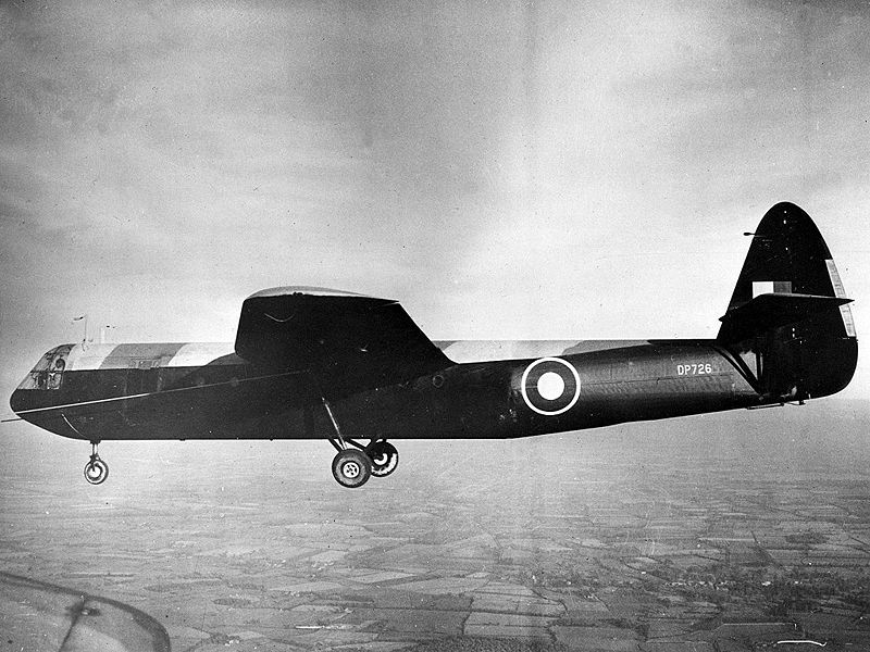 LaRoccaMax's tweet photo. The Airspeed Horsa was a British military glider used during world war two. It was employed to deploy  troops behind enemy lines. It was towed by by transport aircraft or outdated bombers likes the Stirling. The Horsa was built mainly in wood, it carried 30 soldiers (P Wikipedia) https://t.co/4CLaOWzwMN