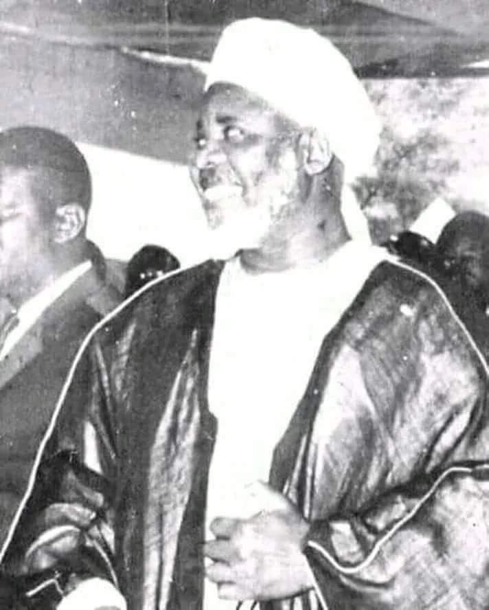 AnatomyOfSufism's tweet image. Quote this with your picture of you smiling 😊

Citez ceci avec votre photo de vous souriant 😊