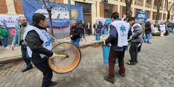 Radio_770's tweet image. 🎙️ Bautismo de fuego para #SiTraLab.

El sindicato que nuclea a trabajadores y trabajadoras de laboratorios enfrenta su primer conflicto. 

Mailen Blanco  Secretaria General del SITRALAB, habló en @canalabiertoar 

®️7⃣7⃣0⃣ ¡Te Suena!
r770.com.ar/bautismo-de-fu…