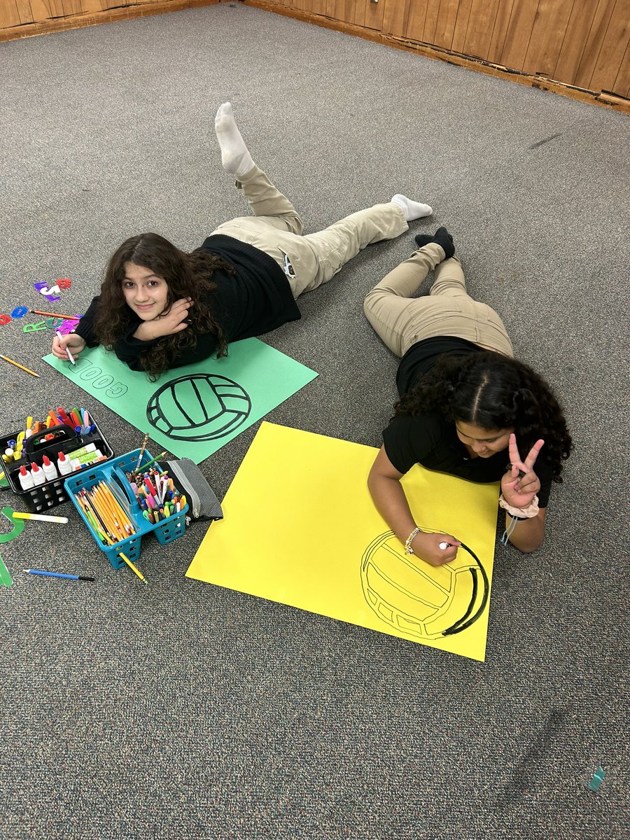 SulRossDance's tweet image. Spirit day for dance 1. #postermaking #volleyball #football @NISDRoss
