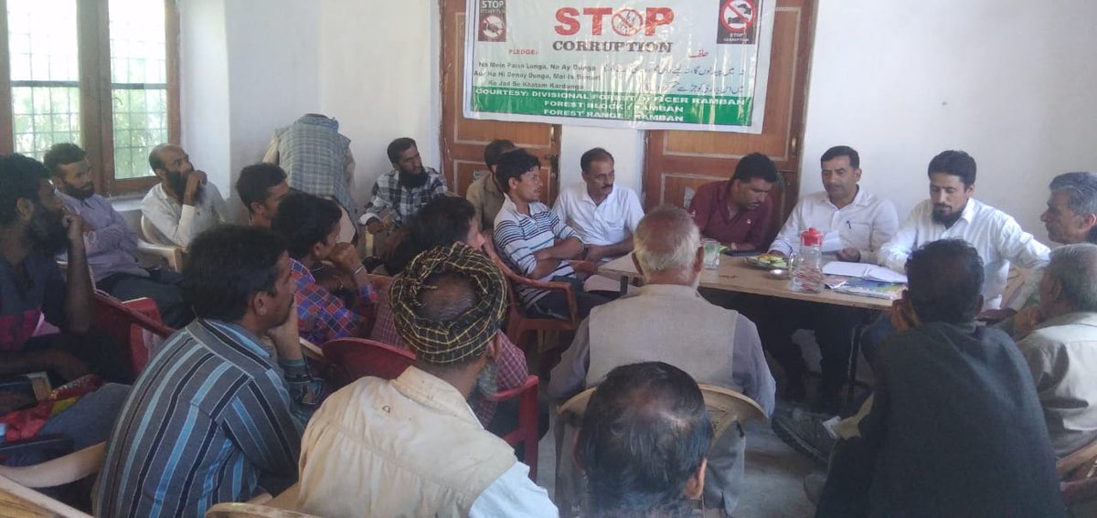 ramban_chief's tweet photo. Celebration of Bharashtachar Mukth Jammu and Kashmir week at Panchayat Seri-B by Sh. Narinder Kumar, AEO Chanderkote as a Prabhari Officer of the Panchayat and taking pledge along with all the PRI's and general public of the Panchayat. https://t.co/rBaFSq3wSf