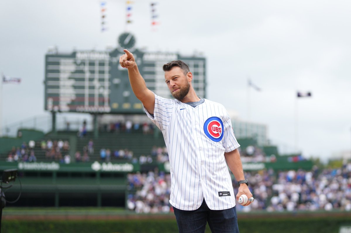 Cubs's tweet photo. Ladies and gentlemen, HIM.

Welcome back 2016 World Series MVP Ben Zobrist! https://t.co/RoBhvZxLZK
