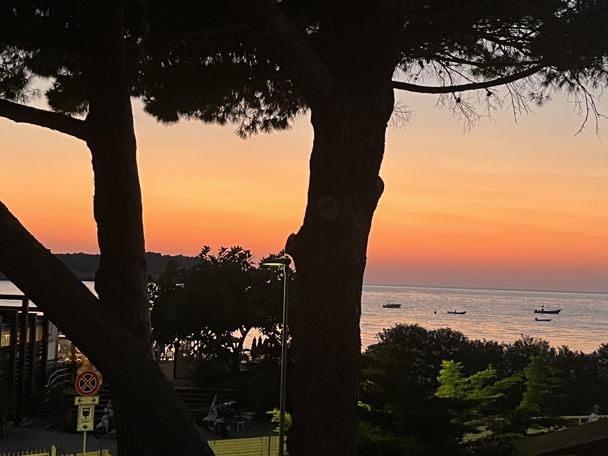 Looking west, Tuscan coast, early September. ⁦@dedalusdenaries⁩ ⁦@NJPitchford⁩