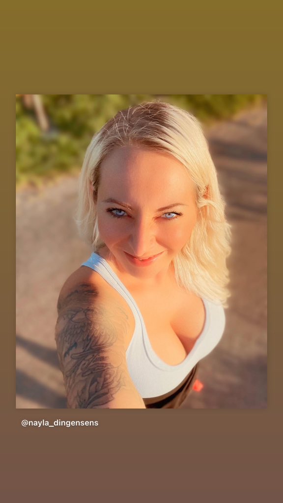 In der Abendsonne glänze ich. Mein Stil ist vielseitig, genauso wie meine Interessen. Folgt mir auf meiner spannenden Reise! 💃🌟 #Abendsonne #Vielseitig #FolgtMir #bestfans #goodvibes