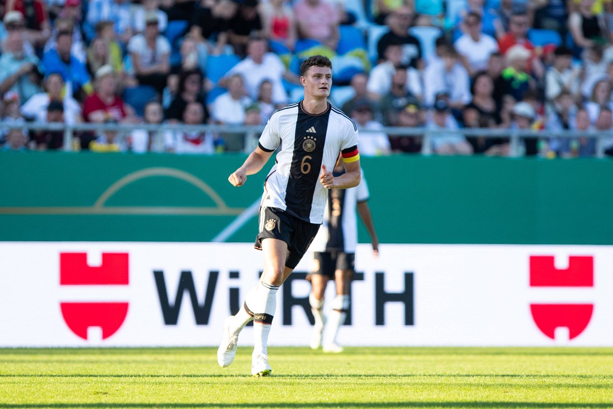 🗨️ Eric Martel nach #GERUKR:
„Wir haben am Anfang etwas gebraucht, um reinzukommen, aber ich denke, dass wir es dann über die ganze Spielzeit recht ordentlich gemacht haben. Es war ein guter Test für uns.“

#HERZZEIGEN | 📸 imago