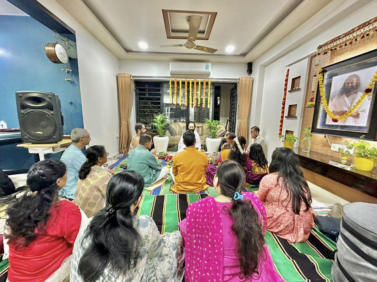 JGDSwamiji's tweet photo. #SravanRudraPuja2023 today evening Pooja from #satelite #Ahmedabad #VDSGujarat
@AOLGujarat @Vaidicpujas https://t.co/ZcH58kw8Rn
