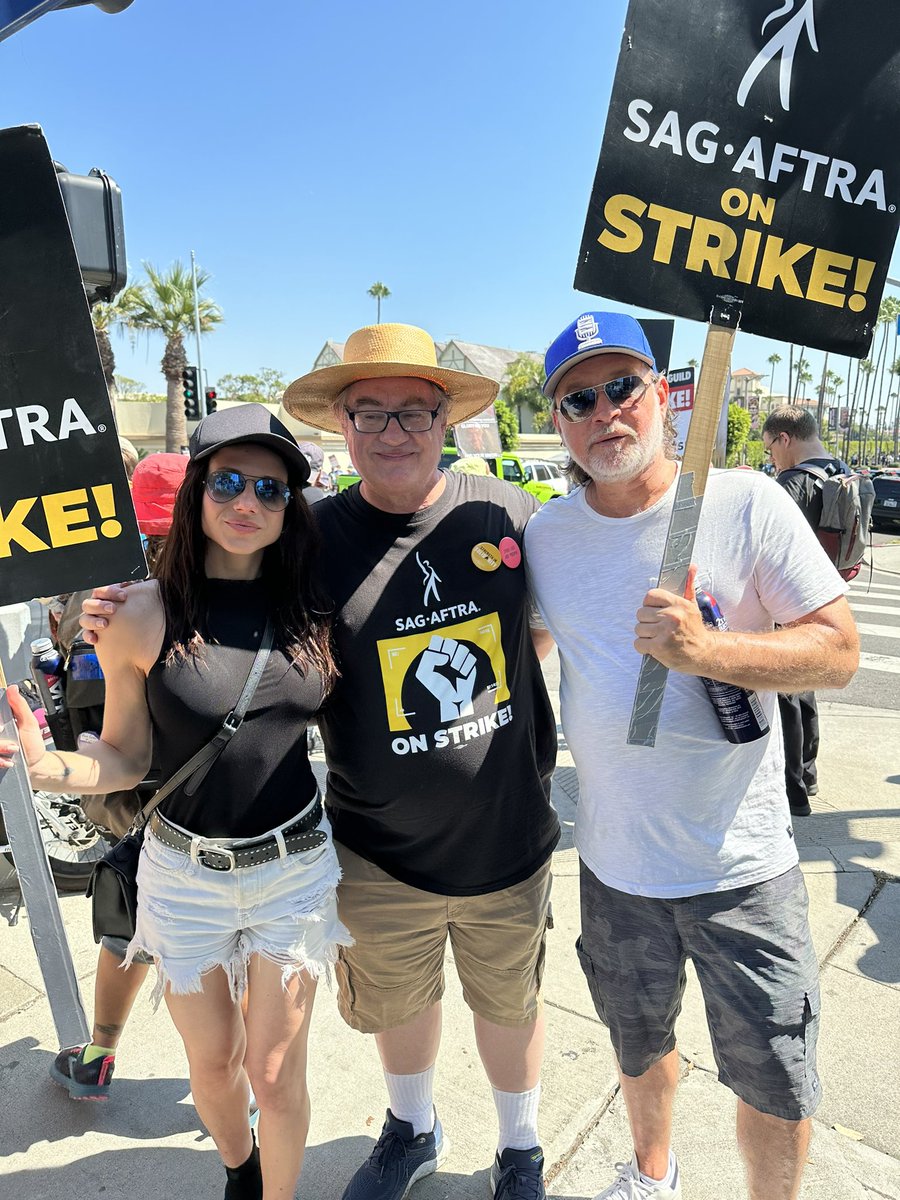 shuttlepodshow's tweet photo. Happy Star Trek Day! On the picket lines at Paramount… https://t.co/XU1NbYx0Ha