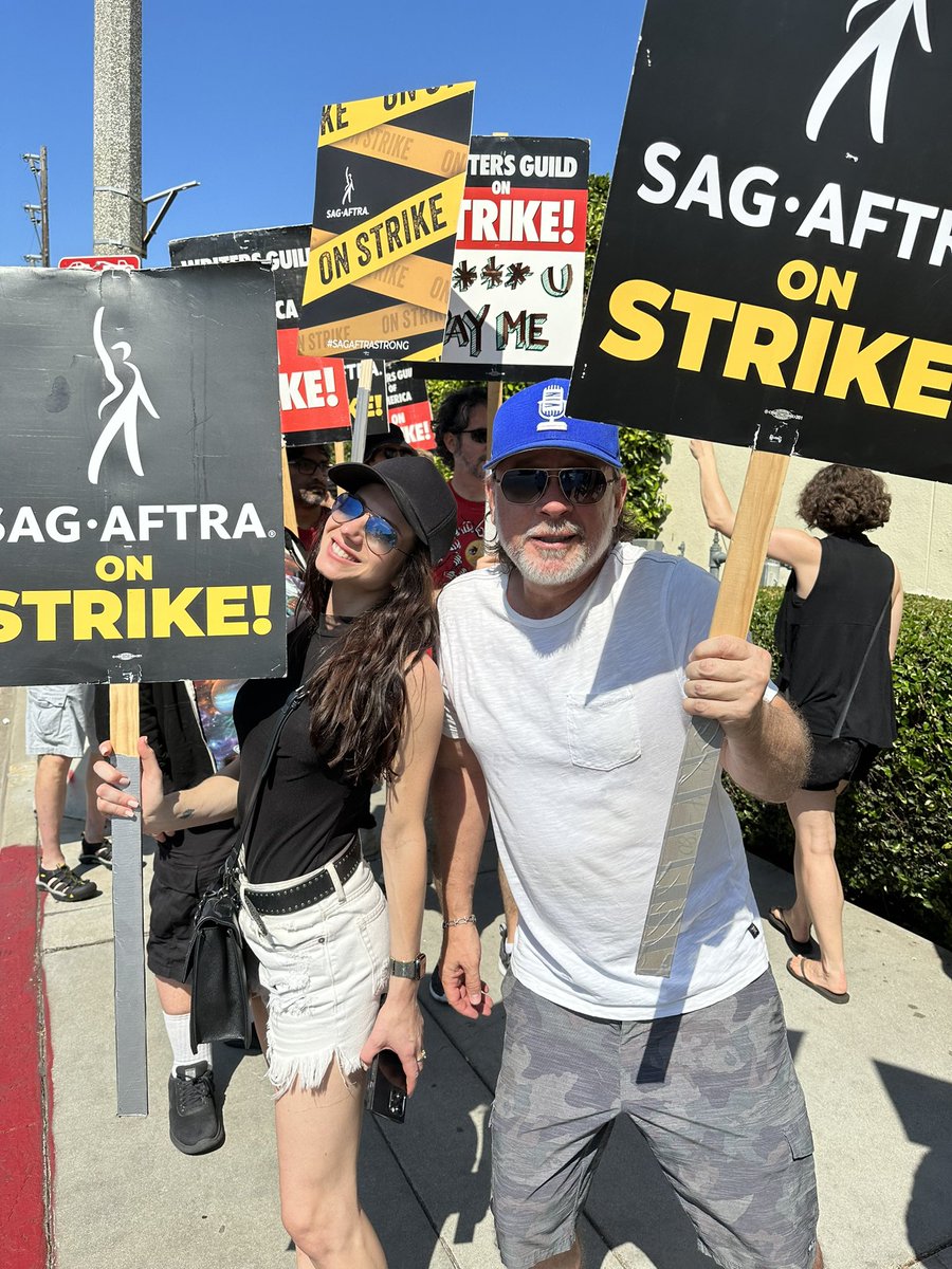 shuttlepodshow's tweet photo. Happy Star Trek Day! On the picket lines at Paramount… https://t.co/XU1NbYx0Ha