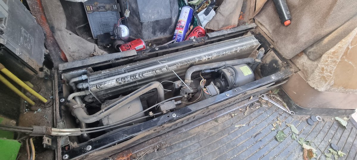 PinPoint_HxGN's tweet photo. Quite an intensive #aircon job on this @JohnDeere 6600! It's probably the best it's been since leaving the factory at Mannheim🤪

📲 07551 908595 
🌐 https://t.co/5P00zkXe8u 
@SamcoShrim @FramFarmers @AMAAirCon @TestoLimited 
#farming
#agriculture https://t.co/vw5yaW44ll