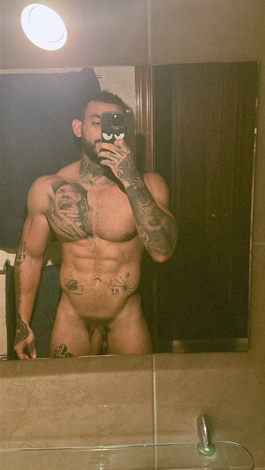 I&rsquo;m waiting for u today😏🎁⬇️  https://t.co/Wy9fRe6Ox2 https://t.co/r5EF6JvGmu