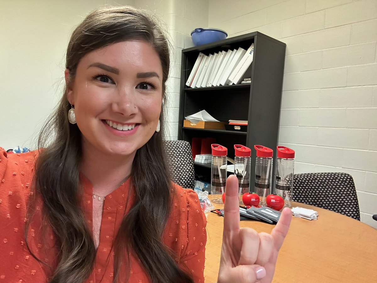 SHPUTMB's tweet photo. 🎓 Exciting News! Blair Brown of UTMB Nutrition is at UT Austin 🤘 scouting talent for our MS/DI program! 📚 If you're in the area, drop by and say hello 👋 – your future starts here! 🌟 #UTAustinRecruitment #MSDI #FutureLeaders https://t.co/YjRzgpy28U