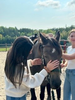 Kenora's 3rd year NOSMU Medical Students were welcomed by Kenora Chiefs Advisory's Wellness Camp Mishtadim Gitigaan to learn more about holistic healing through the Equine Farm. <a href="/thenosm/">NOSM University | Université EMNO</a> <a href="/snewbery1/">Dr. Sarah Newbery 💙💛</a> <a href="/kenorachiefs/">Kenora Chiefs Advisory</a>