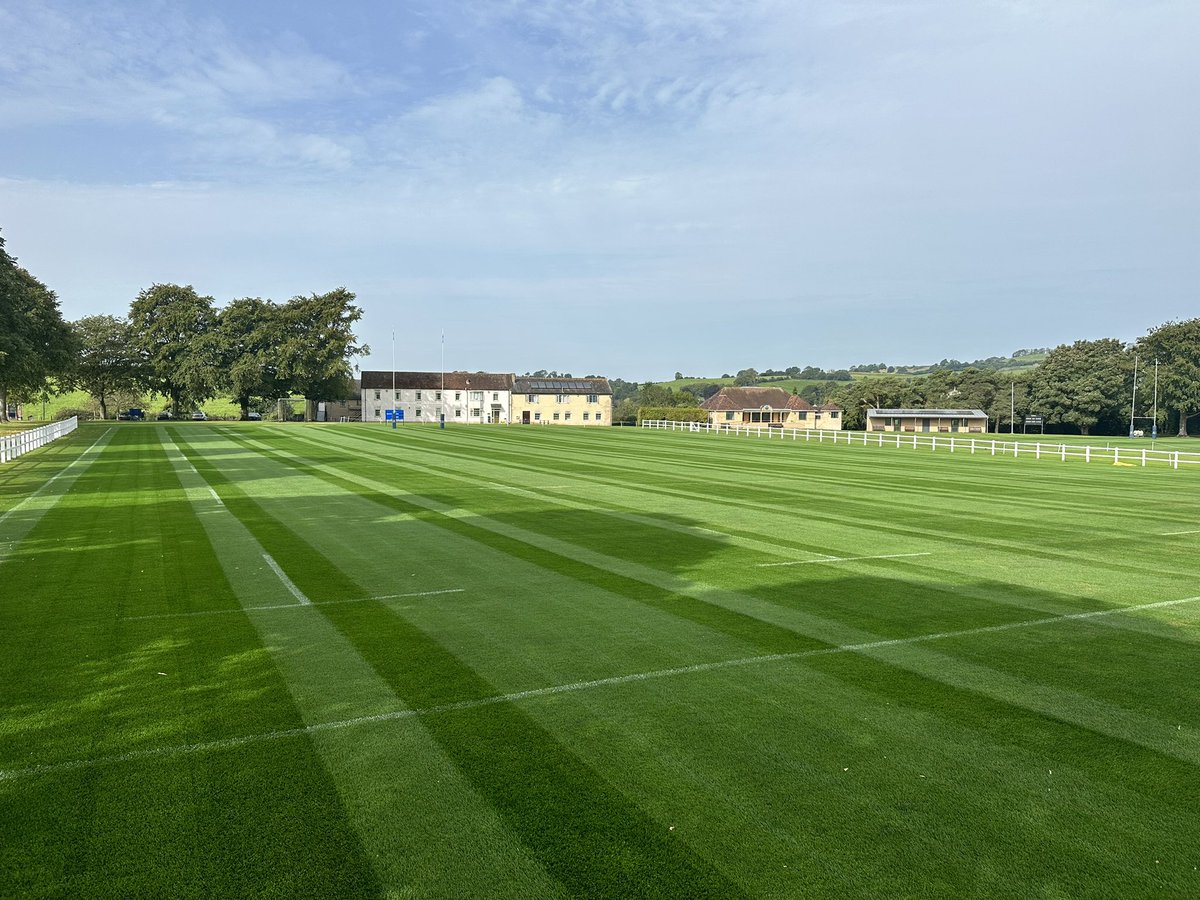 ksbgrounds's tweet photo. Tough week for the team in the heat. As usual Marcus, James, Sam and James have worked their magic. First block of fixtures tomorrow. @KingsBruton @ksbrugby @KSBSportDept #ChristmasTerm #MatchDay #TopTeam #GoodLuckKSB https://t.co/MnT6nqc3i7